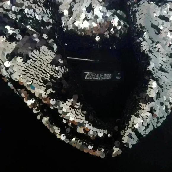 7Th Avenue New York & Company Design Studio Sequined shoulder Top Size M - Picture 4 of 15